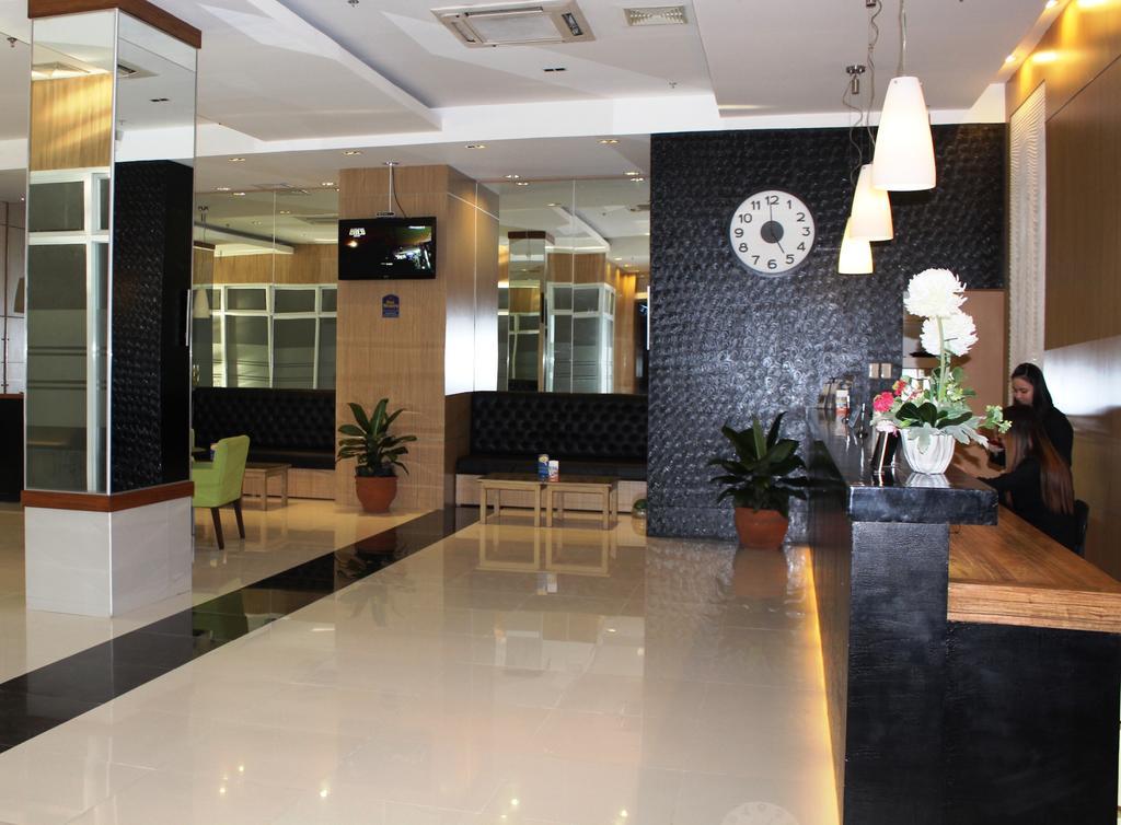 Azzurro Hotel Angeles Buitenkant foto